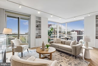 1300 13th St NW Unit 801, Washington, DC 20005