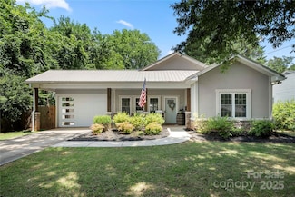 2717 Arnold Dr, Charlotte, NC 28205