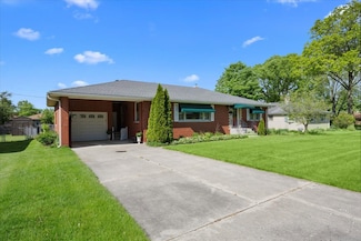 774 E State St, South Elgin, IL 60177