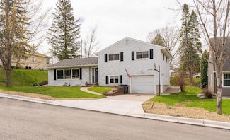 718 E Mount Faith Ave, Fergus Falls, MN 56537