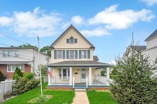 45 Jefferson Ave, Lynbrook, NY 11563