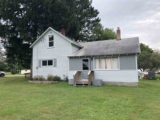 327 Oak St, Tigerton, WI 54486