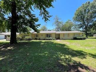 1090 SW 10th St, Cross City, FL 32628