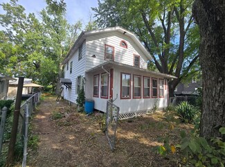 1307 Fairview Ave, Rockford, IL 61101