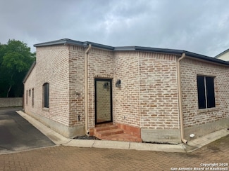 150 Oakwell Farms Pkwy, San Antonio, TX 78218
