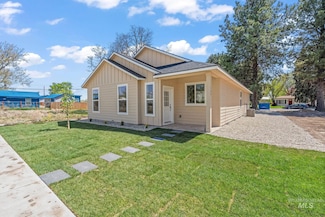 780 S 3rd St W, Mountain Home, ID 83647