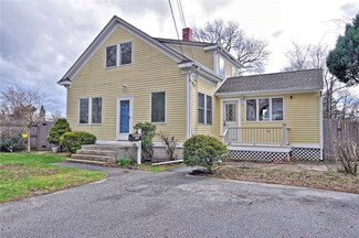 393 Maple St, Warwick, RI 02888