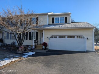 4 Old Chatham Ct, Ballston Spa, NY 12020