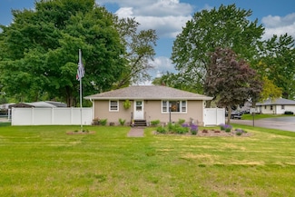 812 17th St, Newport, MN 55055