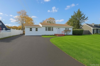 148 Claywood Dr, Brentwood, NY 11717