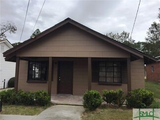 7 N River St, Claxton, GA 30417