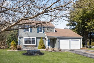 18 Paddock Ct, Wakefield, RI 02879