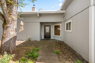 787 S Shasta Ave, Eagle Point, OR 97524