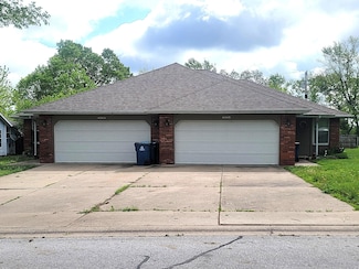 406 A & B S James St, Nixa, MO 65714