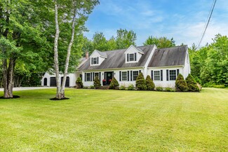 12 Surrey Ln, Hampden, ME 04444