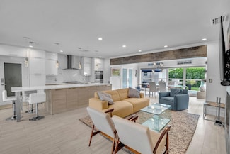 2212 NE 32nd Ave, Fort Lauderdale, FL 33305