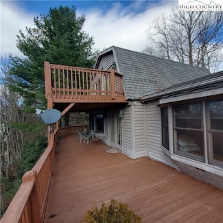 310 Locust Point Dr, Boone, NC 28607