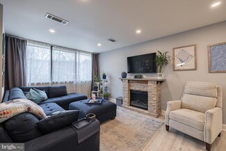 489 N Armistead St Unit 303, Alexandria, VA 22312