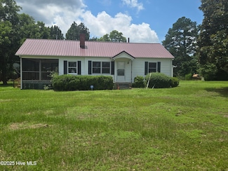 6220 Peeles Chapel Rd, Laurel Hill, NC 28351