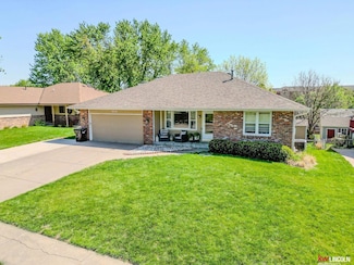 8033 Lowell Ave, Lincoln, NE 68506