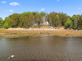 389 Main Rd, Islesboro, ME 04848