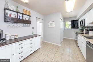 68 Viburnum Ln, Mount Laurel, NJ 08054