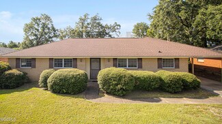 2414 Collins Blvd, Gulfport, MS 39507