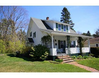 48 Fullerton St, Boothbay Harbor, ME 04538