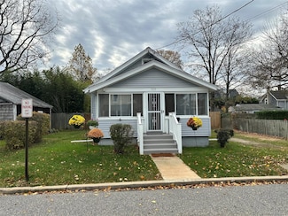 517 Flint St, Greenport, NY 11944