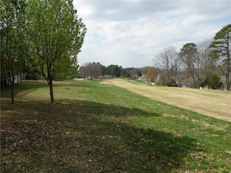 17 La Quinta Loop, Holiday Island, AR 72631