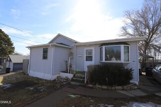 305 3rd St NE, Mandan, ND 58554