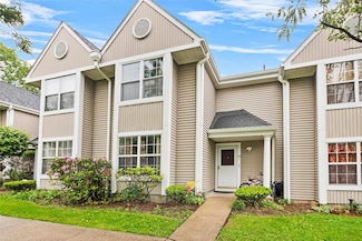 124 Creekside Cir, Spring Valley, NY 10977