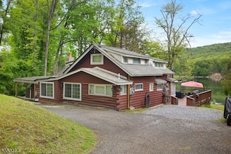 88 Lakeside Dr, Sussex, NJ 07461