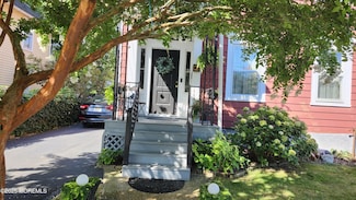 58 Division St, Keyport, NJ 07735