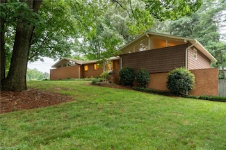 3600 Grandview Club Rd, Pfafftown, NC 27040