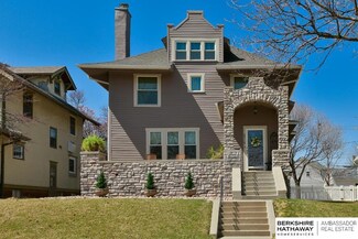 2310 Hanscom Blvd, Omaha, NE 68105