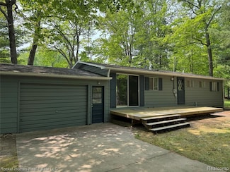 9689 Pine Ln, Evart, MI 49631