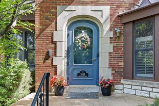 8145 University Dr, Saint Louis, MO 63105