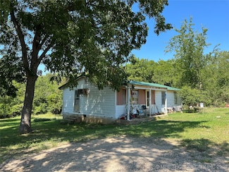 701 N Kemp St, Kingston, OK 73439