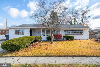 289 Pinewood Dr Unit E, Levittown, PA 19054