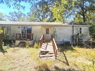 275 Byrd Cir, Karnack, TX 75661