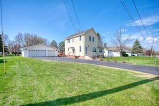 320 E 42nd St, Hibbing, MN 55746