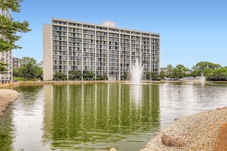 2015 S Finley Rd Unit 201, Lombard, IL 60148