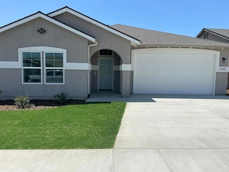 1147 S Mesa Oak St, Porterville, CA 93257