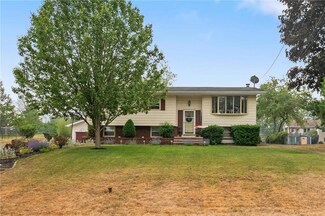 1205 Greenwood Rd, Stroudsburg, PA 18360