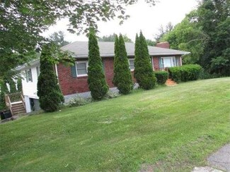 165 School St, Groveland, MA 01834