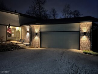6923 Woodwalk Dr Unit 39, Brecksville, OH 44141