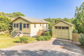 11 Bridge St, Kittery, ME 03904