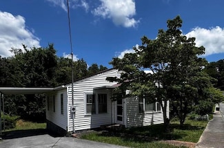 1333 Farmer St, Richlands, VA 24641