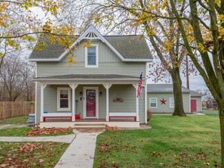 321 N Sherwood Ave, Plainwell, MI 49080